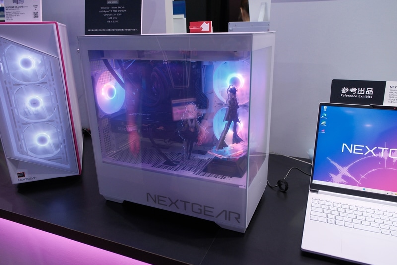 スイッチのオン/オフで透明パネルかスモークかが切り替わるPC(参考出展)