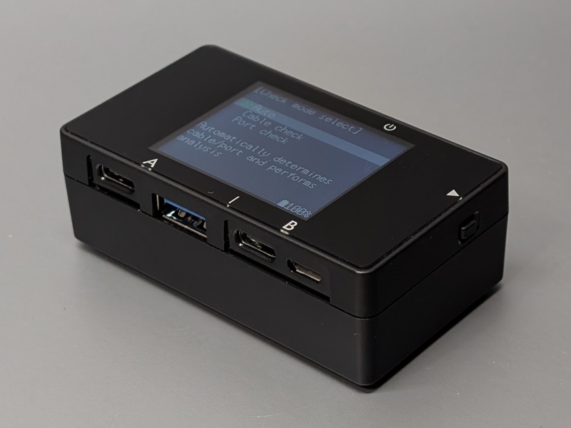 製品本体。従来は基板をアクリルパネルで挟んだだけの構造だったが、今回は樹脂製ボディに収められている。サイズは約70×40×22mm