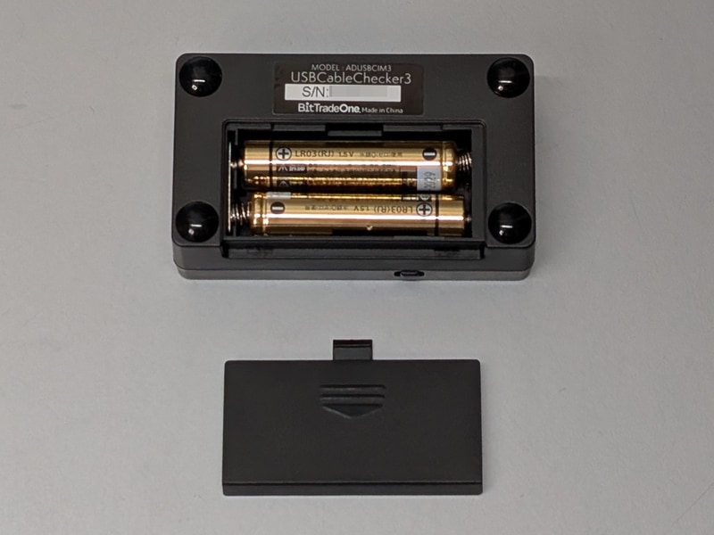 単四形乾電池×2で駆動する。電池の入手性が向上したのはありがたい