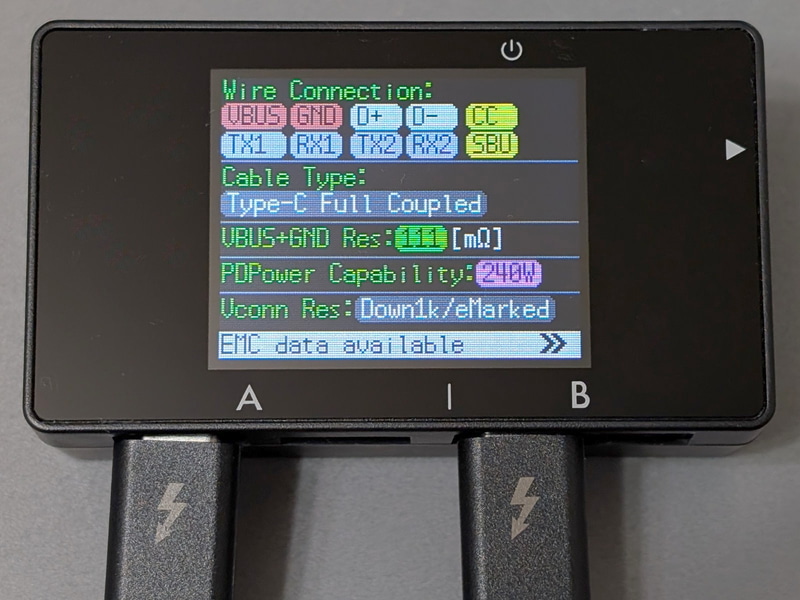 Thunderbolt 5ケーブルを接続したところ。「Wire Connection」の10個のアイコンすべてが点灯しているほか、Cable Typeも「Type-C Full Coupled」とあり、全結線であることが分かる