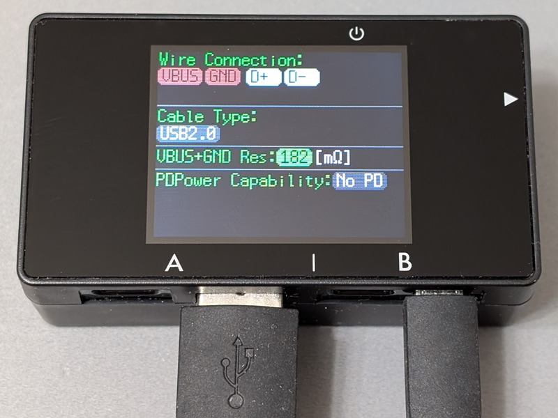 こちらのケーブルは「VBUS」「GND」に加えて「D+」「D-」が点灯していることから、データ転送にも対応することが分かる