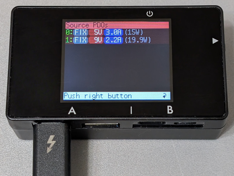 具体的なPDOも表示できる。この充電器は5V/3Aと9V/2.2Aの2択だ