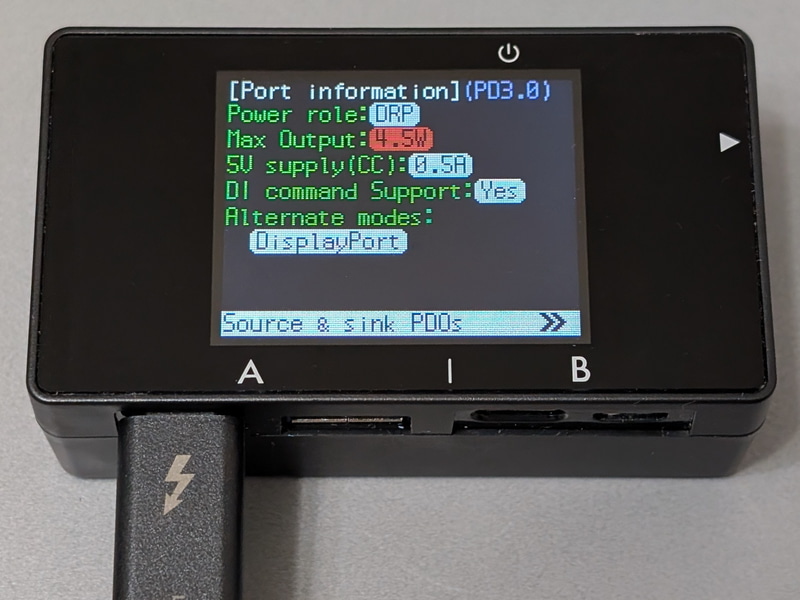 基本情報。これはiPhone 16 Pro Maxに接続した場合で、最大出力は4.5W、DisplayPort Alt Modeに対応していることが分かる