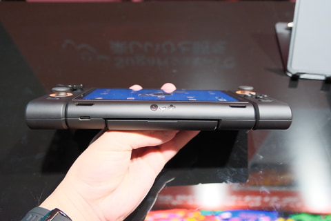 2画面搭載で変形もできるAndroidゲーム機「ONEXSUGAR SUGAR1」が