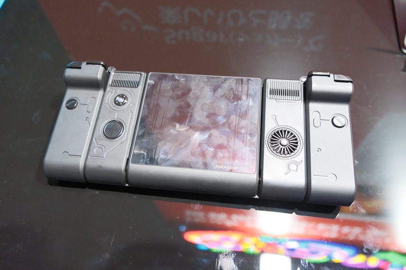 サブ画面は背面に180度回転