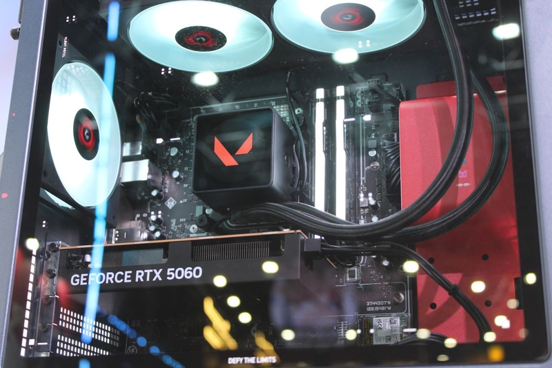 OMEN 35L VALORANT Limited Edition内部