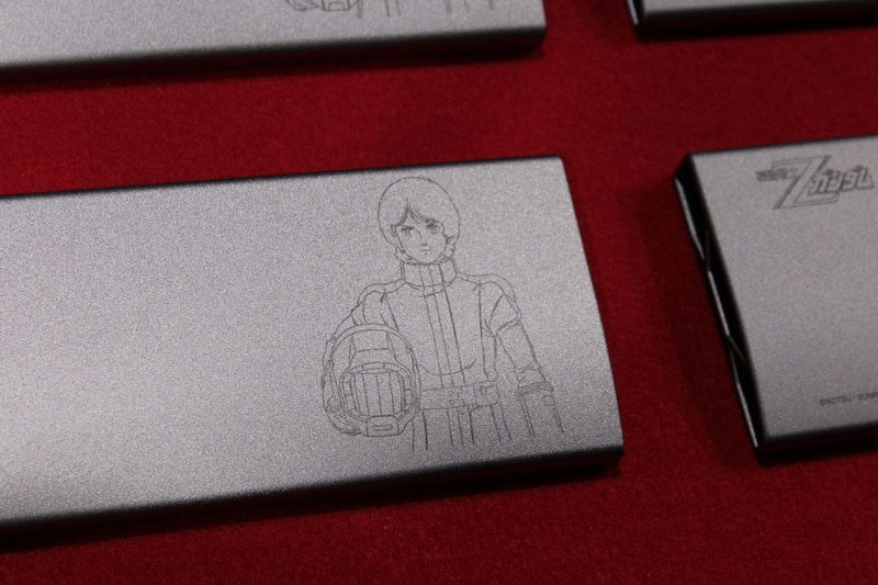 Zガンダムモデル付属、カミーユ・ビダンが印刷されたパームレスト