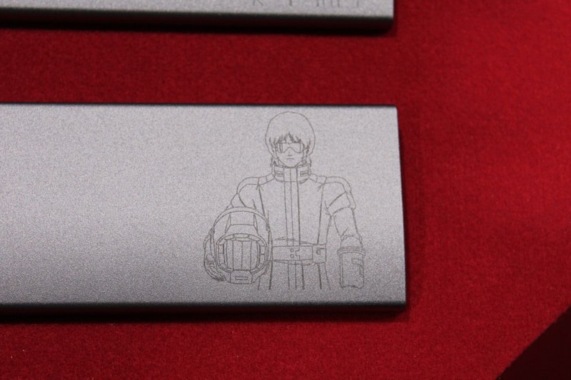 百式モデル付属、クワトロ・バジーナが印刷されたパームレスト