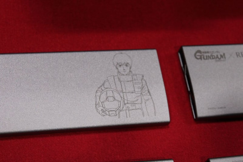 νガンダムモデル付属、アムロ・レイが印刷されたパームレスト