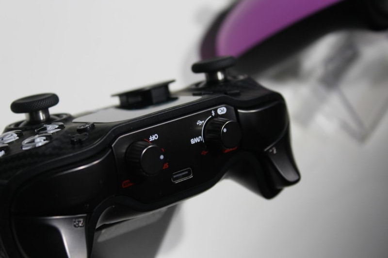 EVOTOP上面の設定用トグルなど。EVOTOP Axisでは廃止された