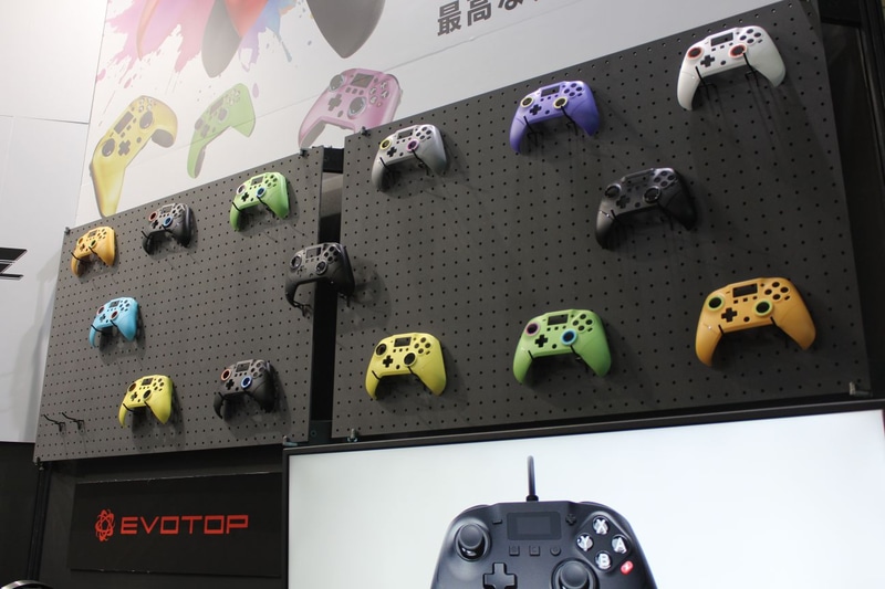 複数色を展開するマグネット式カバー