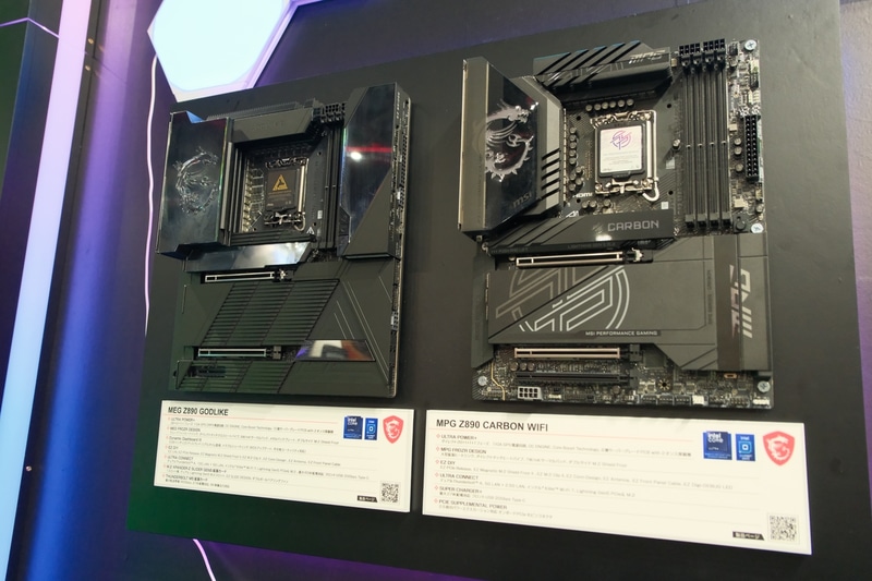 MEG Z890 GODLIKE(左)、MPG Z890 CARBON WIFI(右)