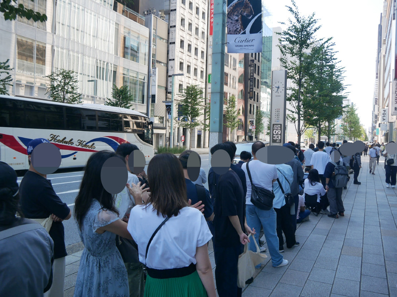 この時点で最後尾の人が入店できるのは午前11時30分以降と告知されていた