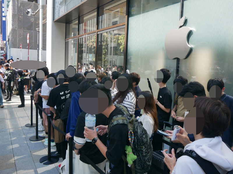 開店前の最前列の様子