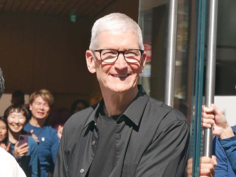 Apple銀座のオープンに駆けつけた Appleのティム・クックCEO