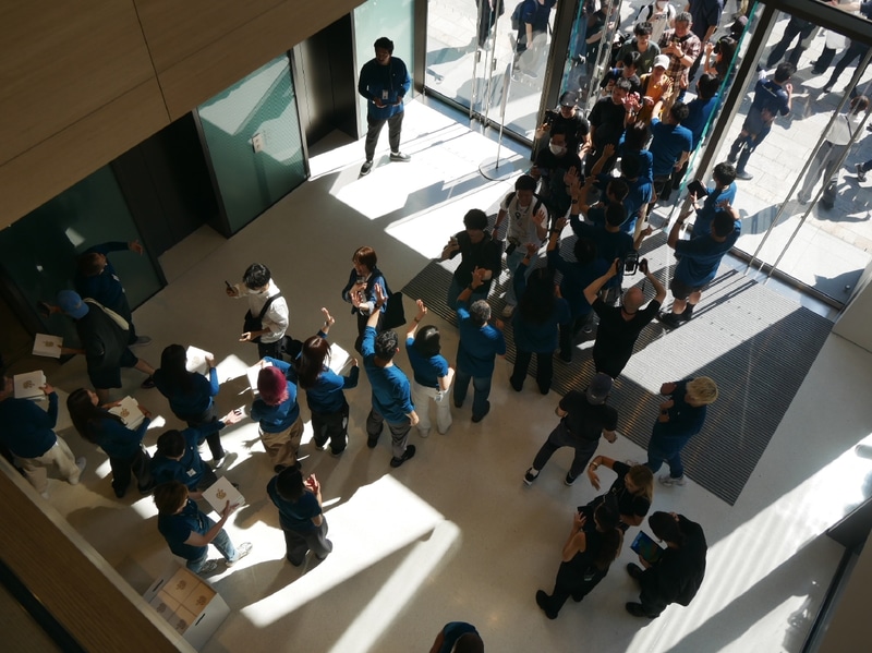 続々と来店客が店内に入ってきた