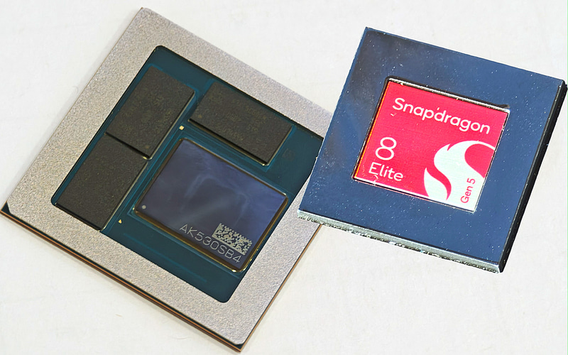 左がSnapdragon X2 Elite Extreme、右がSnapdragon 8 Elite Gen 5