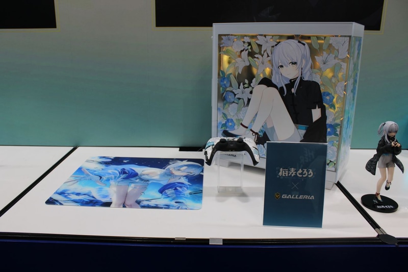 猫麦とろろさんコラボモデル。現在は、25日に発表された「Realforce × 猫麦とろろ GX1 Keyboard」も合わせて展示されている