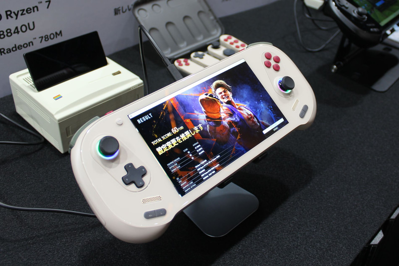 モジュール交換式コントローラ採用ゲーミングPC「AYANEO 3」