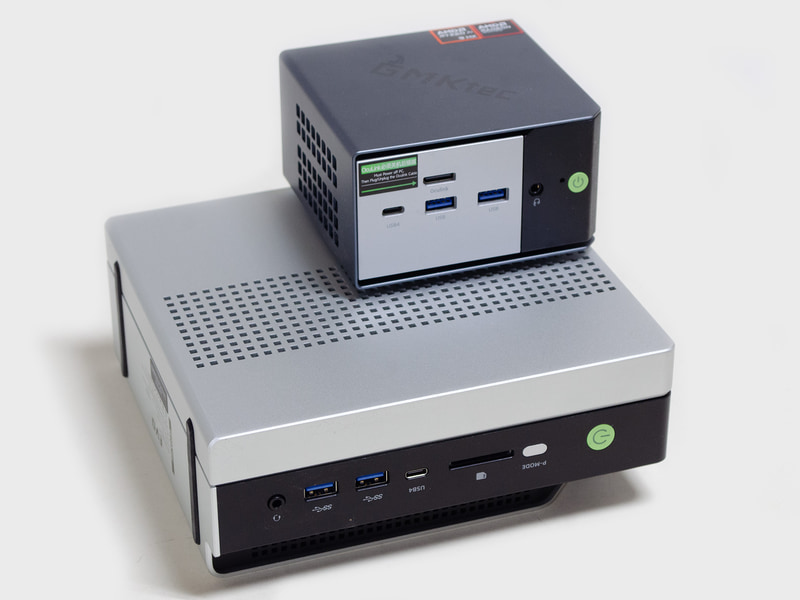 EVO-X1とEVO-X2の2ショット。サイズが全く異なる。逆にEVO-X1はこのサイズであれだけのパフォーマンスが出せるならそれはそれで凄いとも言える