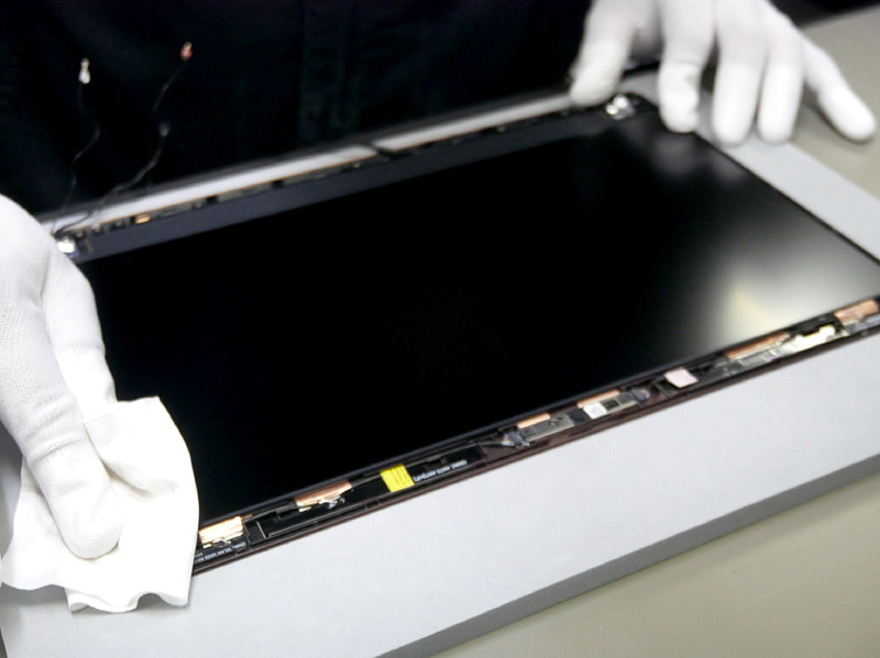 ここで一度LCD部分を清掃。LCDは再利用する