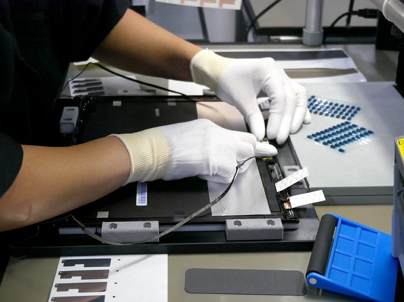 カメラモジュールの取り付け作業。これは再利用している部品だ