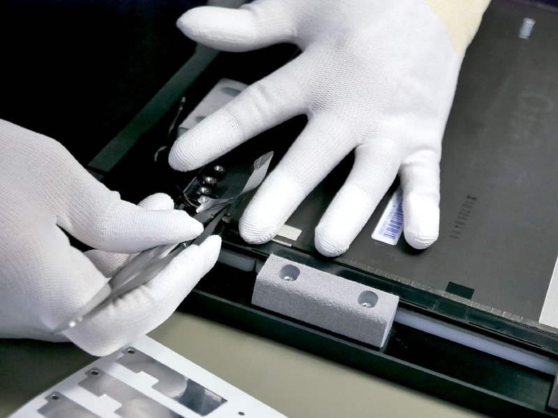 固定するためのシール類も新品生産工程で使用しているもの