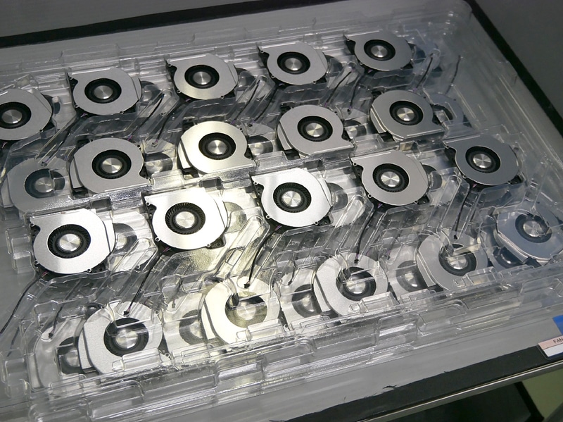 ファンも新品を使用。部品供給形態は新品の生産工程と同じ