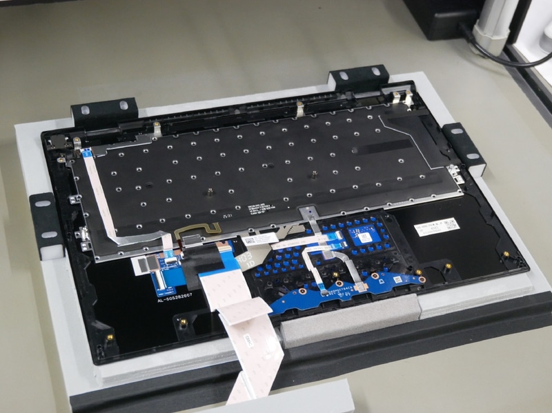 キーボード部の取り付けが完了したところ