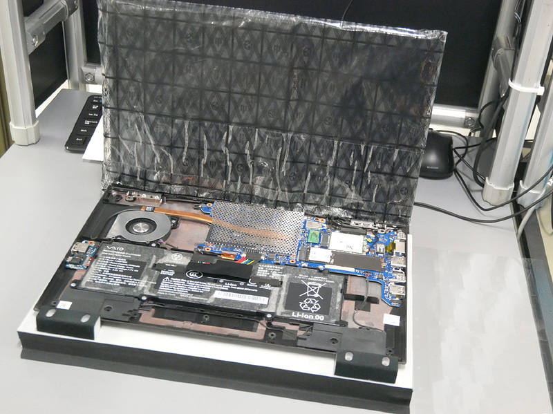 ボトムケース部の組立作業が完了したところ