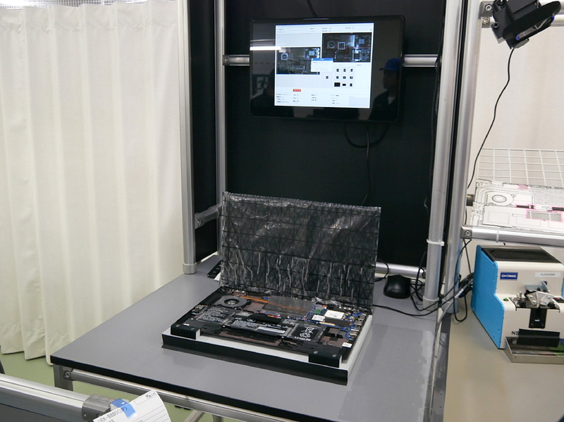 ここでもカメラを使って検査を行なう。こうした検査の繰り返しが品質を高めている