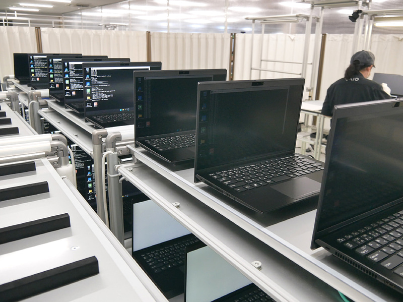 OSを新たにインストールする工程。正規OSライセンスを専用回線でインストールする