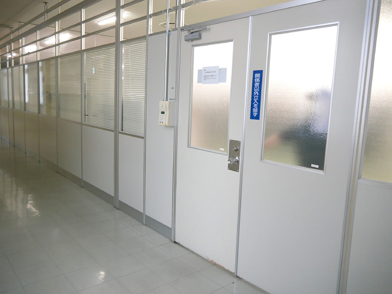 Reborn VAIOの整備、再生を行なうエリアはこの扉の向こうにある。法人向けPCだけでなく、個人向けPCもここで再生される