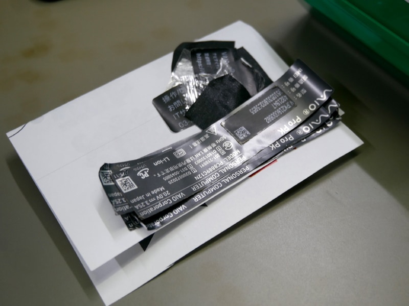 本体から剥がしたラベル類