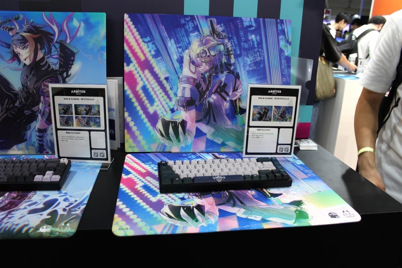 クロード クローマークさんコラボマウスパッド、キーボード