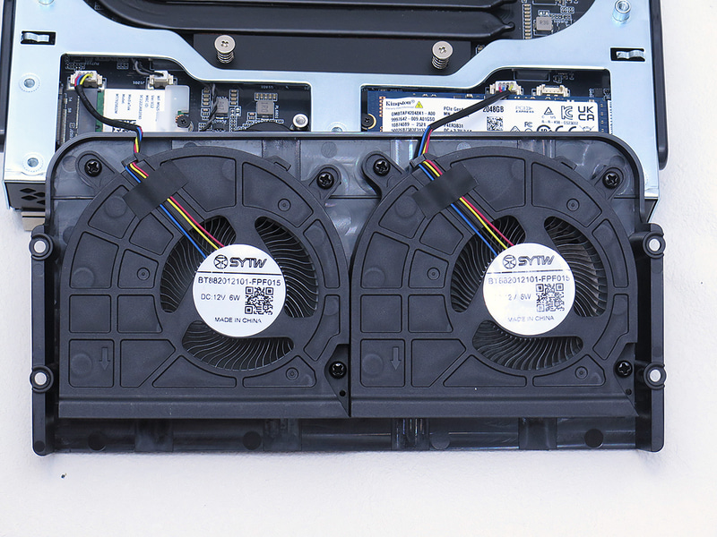 ファンは<a href="http://www.sytw-tech.com/" class="n" target="_blank">SYTW製</a>のようだ