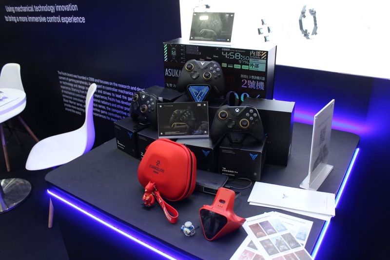 上段: VADER 5 PRO、中段: VADER 5S、下段: APEX 5 Wireless Controller EVA Limited Editionオプション