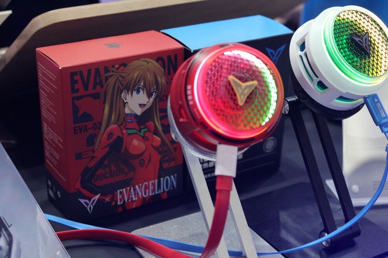 2号機デザインのスマホクーラー。国内販売未定