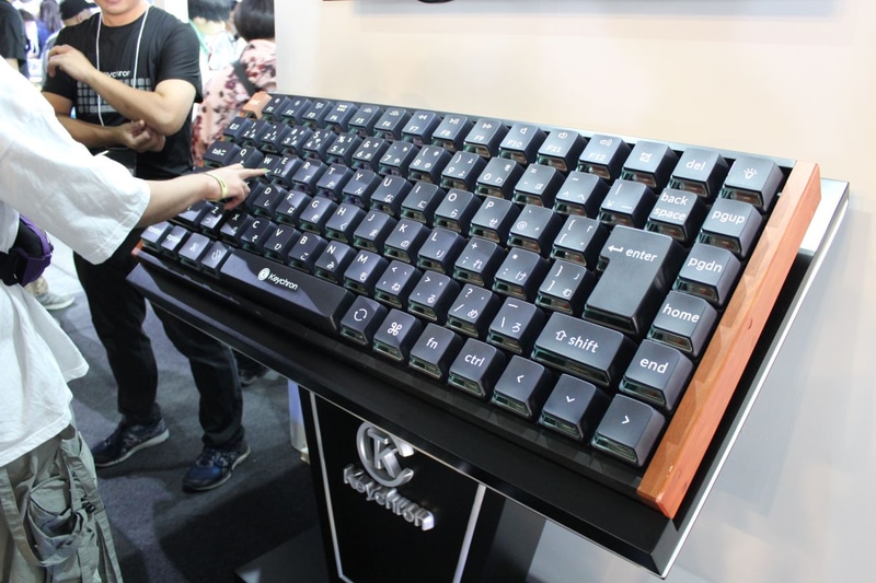 巨大キーボード。発売予定は当然ない