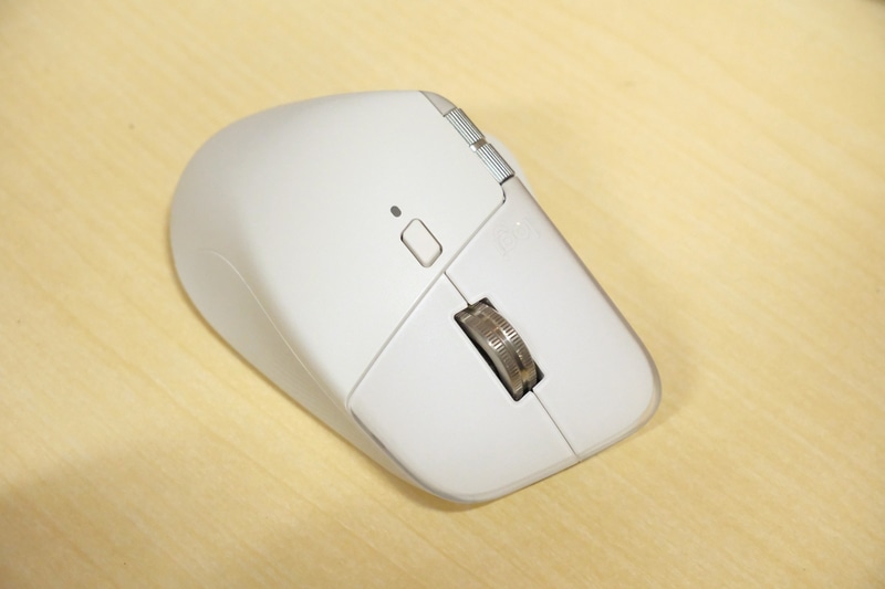 クリックボタン部分には透明パーツを使用