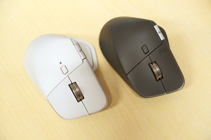 カラーはグラファイトとペイルグレーの2色