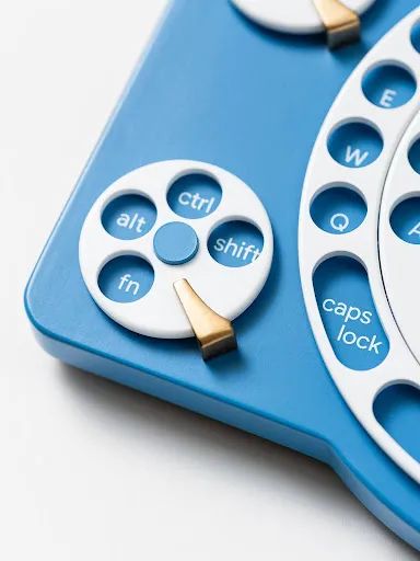 ファンクションキーなども独立したダイヤルとして設置