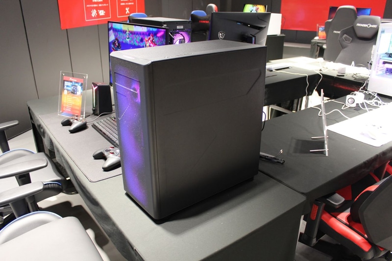 反対側にはブランドロゴがデザインされている