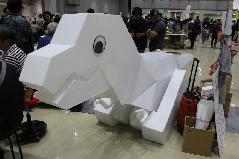 Maker Faire恒例の巨大恐竜着ぐるみ
