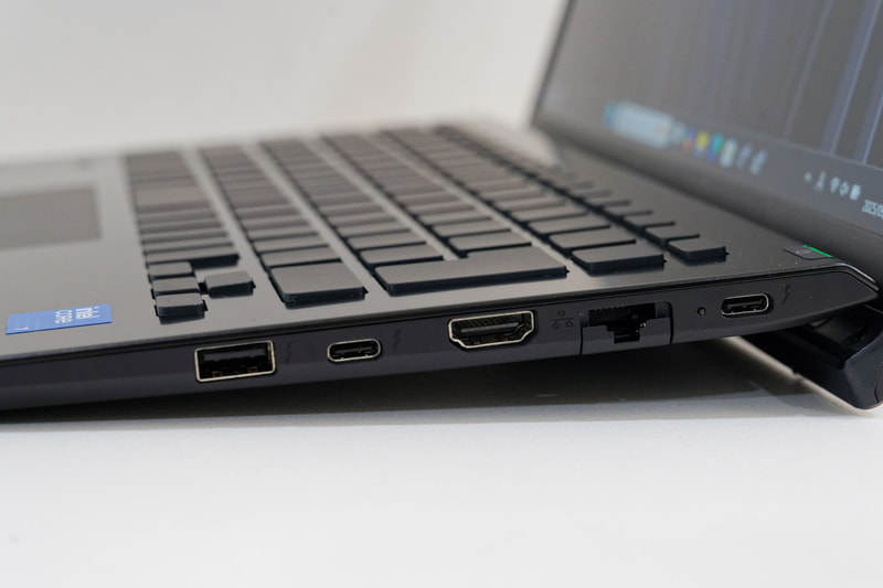右側面にUSB 5Gbps、HDMI出力、Thunderbolt 4 2基、有線LANポート