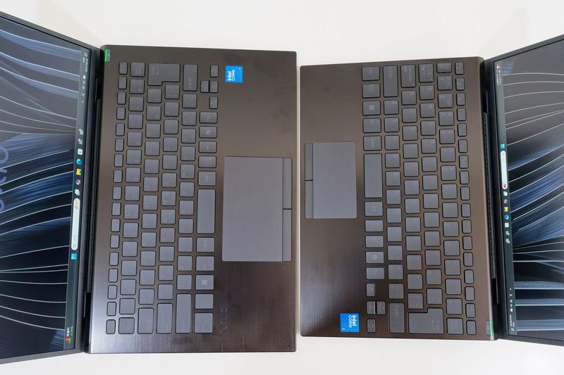 タッチパッドの大きさはSX14(左)のほうが広々としている