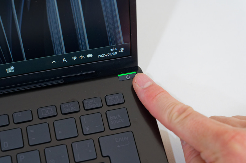 電源ボタンに指紋センサーが一体化している