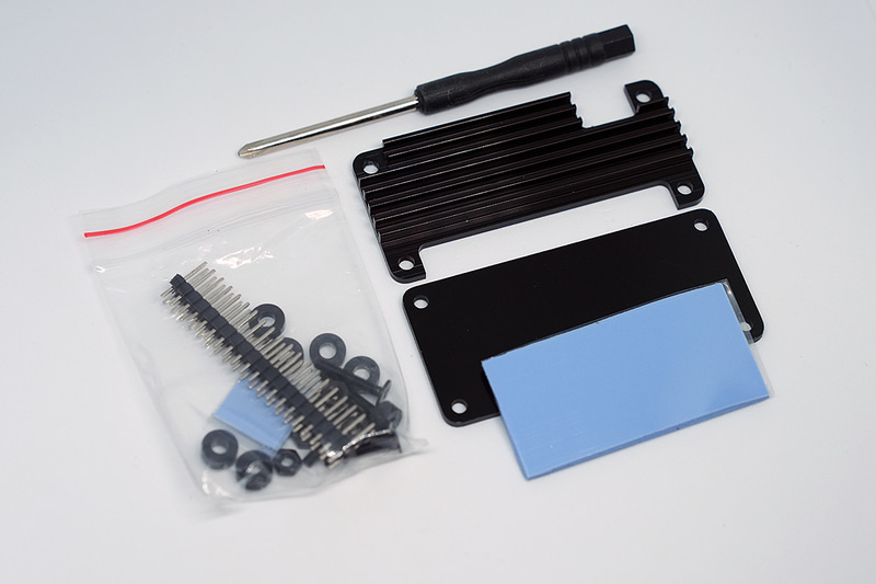 今回は使用しないが、GPIOヘッダーも付属する