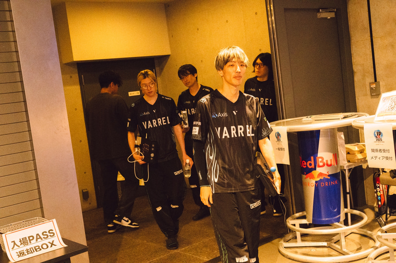 オフラインイベントの2回目以降、来場者向けの入場シーンが行なわれるようになった(撮影: 志田)