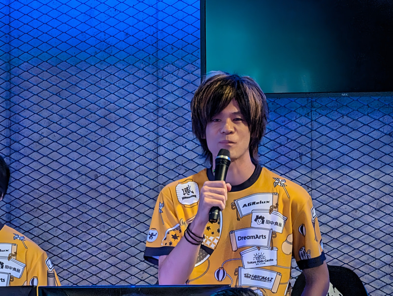 配信開始直前の段階では、来場者向けに両チームのリーダーが意気込みを語ってくれる